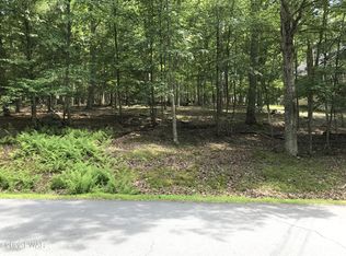 120 Pebble Rock Rd, Lackawaxen, PA 18435