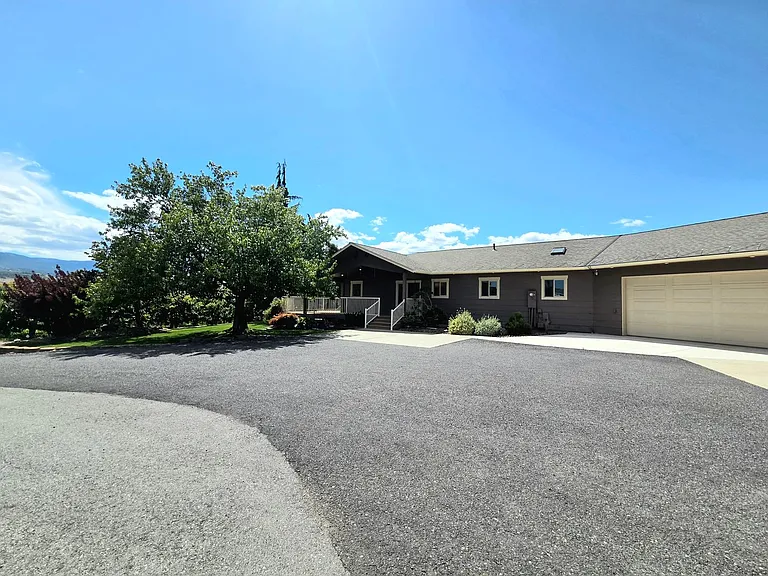 2545 6th St SE — Photo 9