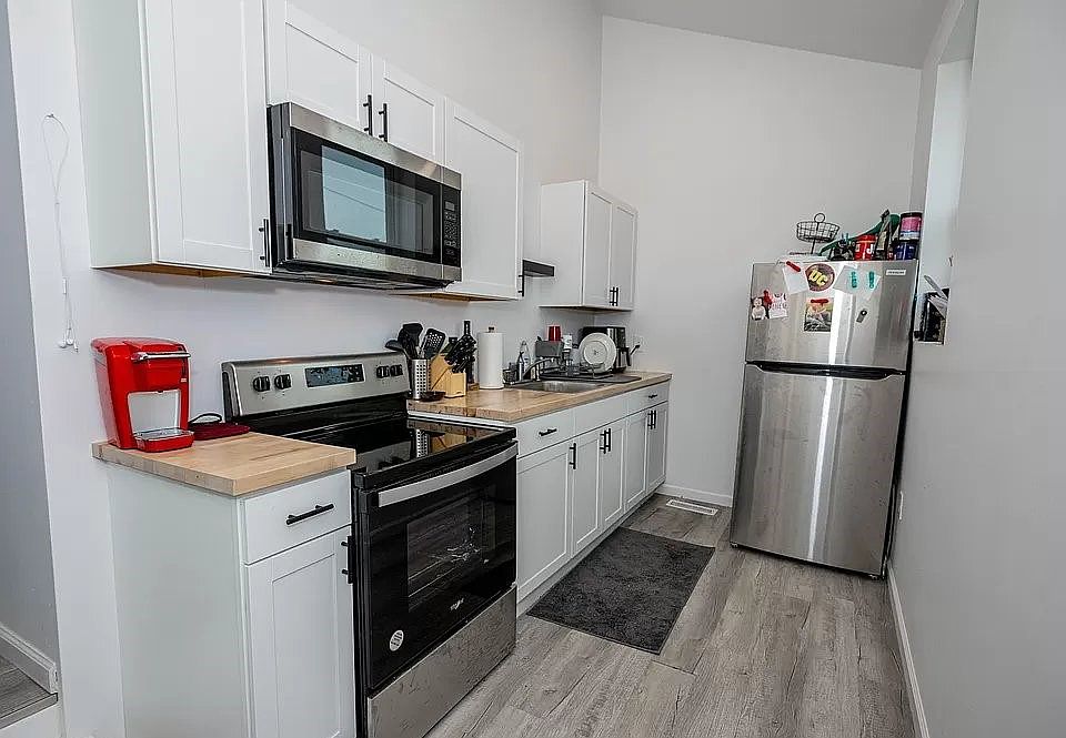 1st image of 253 Krams Ave #1