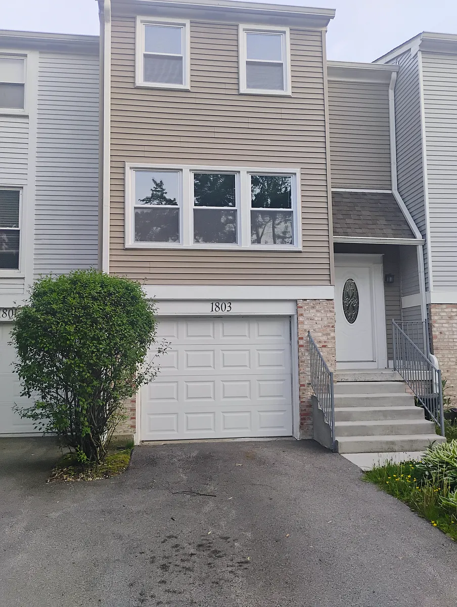 Building Photo - 1803 Dumont Ln