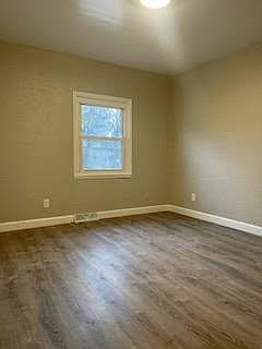 4th image of 916 S Creve Coeur Ave