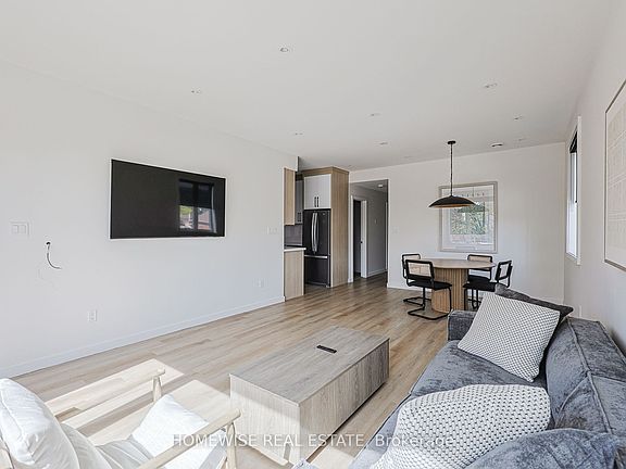 5th image of 159 Locksley Ave #3