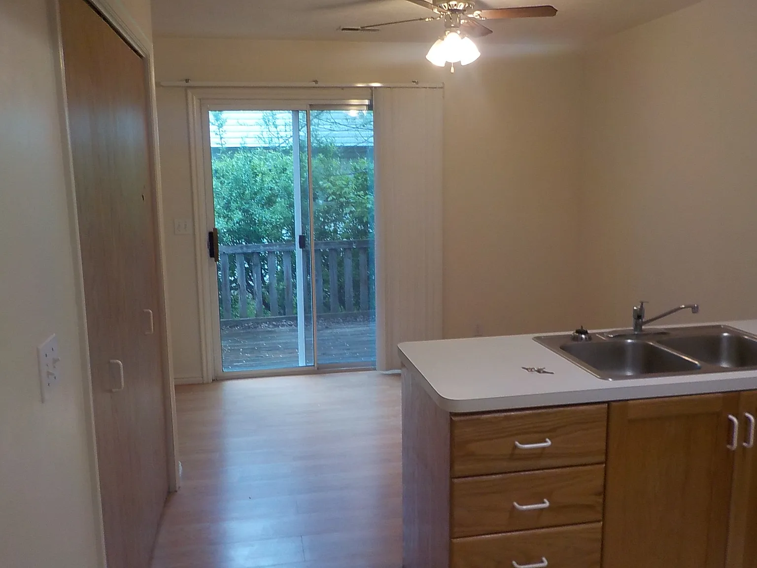 2 bed, 1.5 bath, 999 sqft, $1,250 — Photo 3