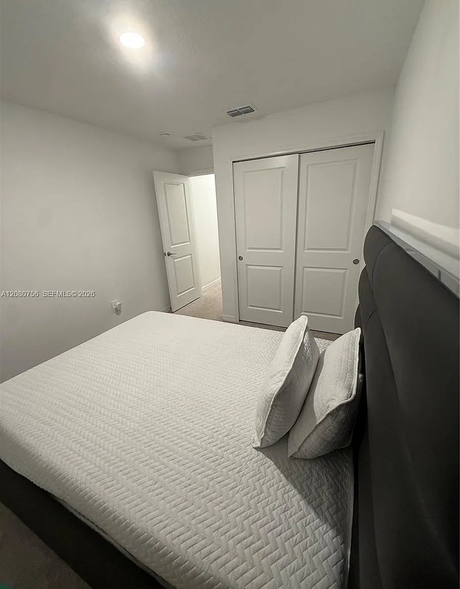 3 bed, 2.5 bath, 1701 sqft, $1,950 — Photo 4
