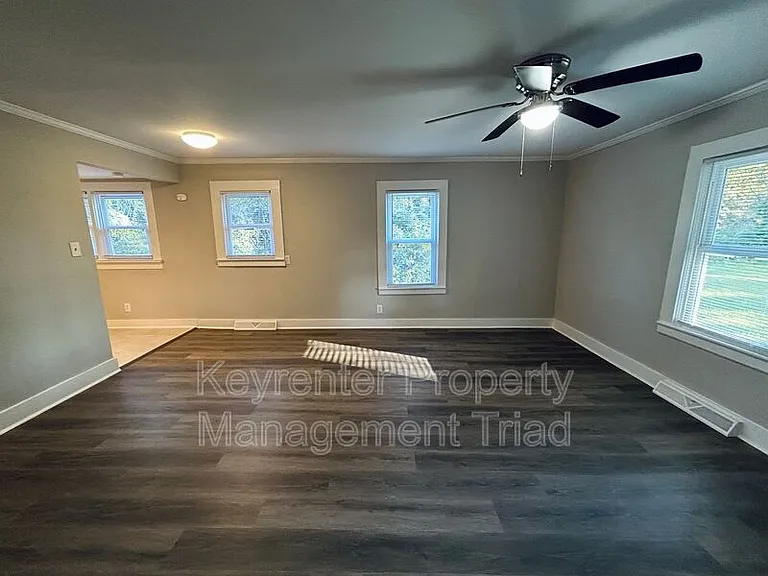 5087 Meadowbrook Dr — Photo 17