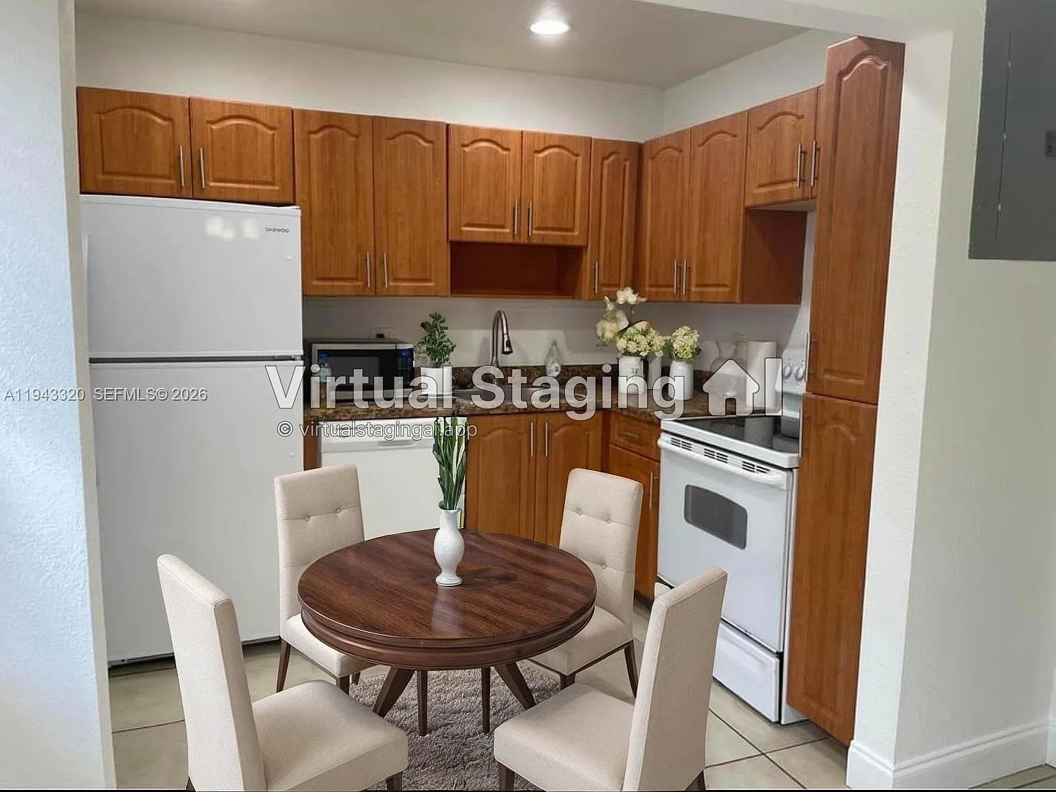 2 bed, 1.5 bath, 1000 sqft, $1,975 — Photo 3