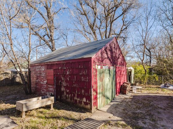 wichita-kansas-443189174 picture