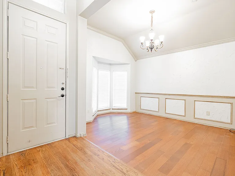1875 Crestlake Dr — Photo 7