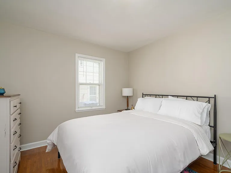 1219 S Glendale Ave — Photo 9