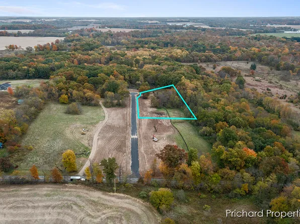 12510 Agate Ct, Alto, MI 49302