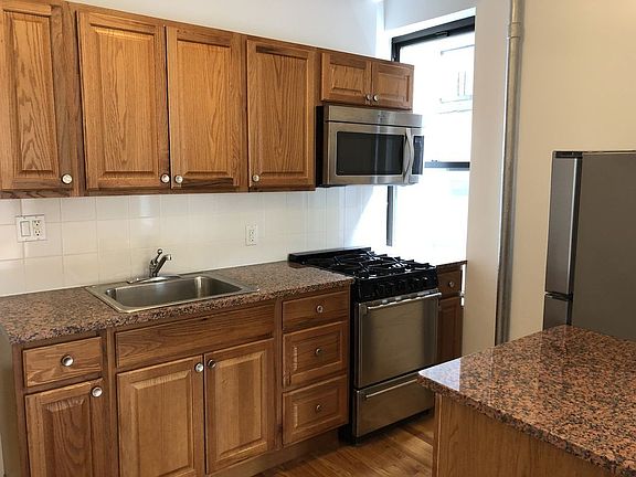 2nd image of 122 Saint Marks Pl APT 15