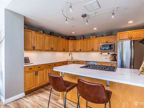 5th image of 389 12th Ave NW #389