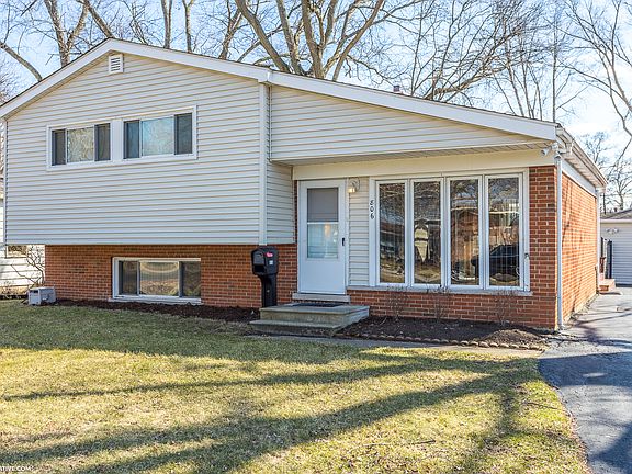 3rd image of 806 Cadillac Dr