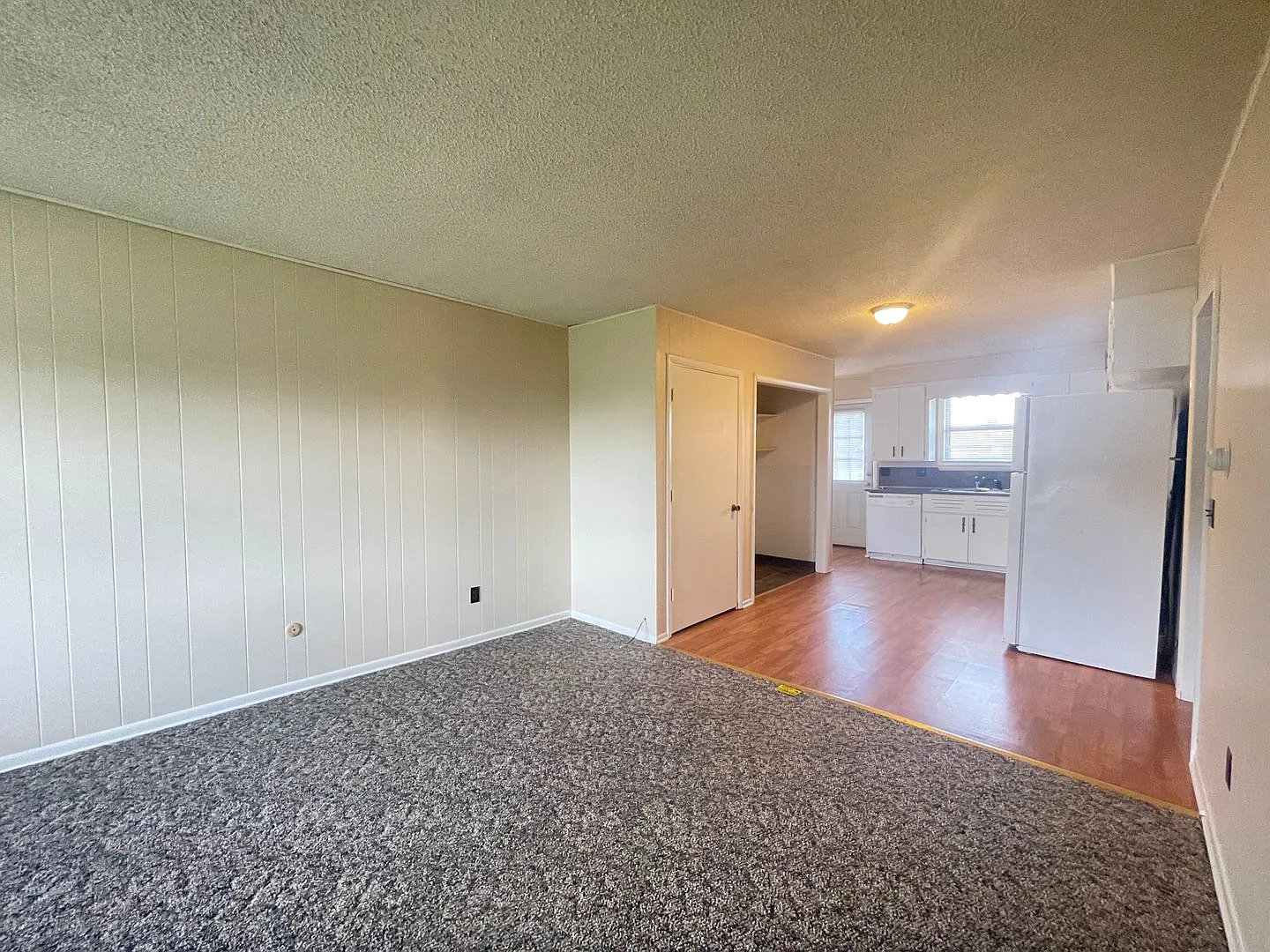 5338 South Hutchinson Court — Photo 4