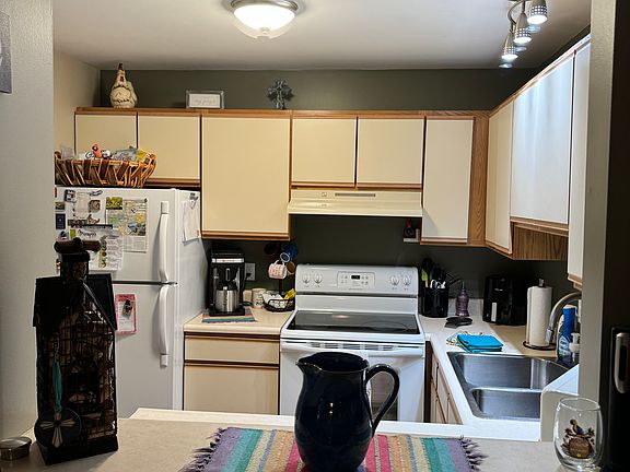 5th image of 209 Maplewood Ct Unit 10
