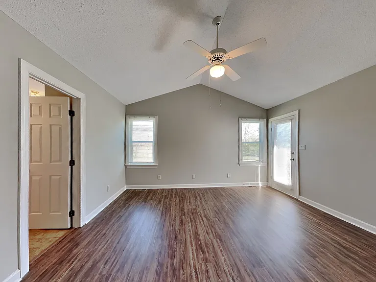 3016 Lindsay Dr — Photo 16