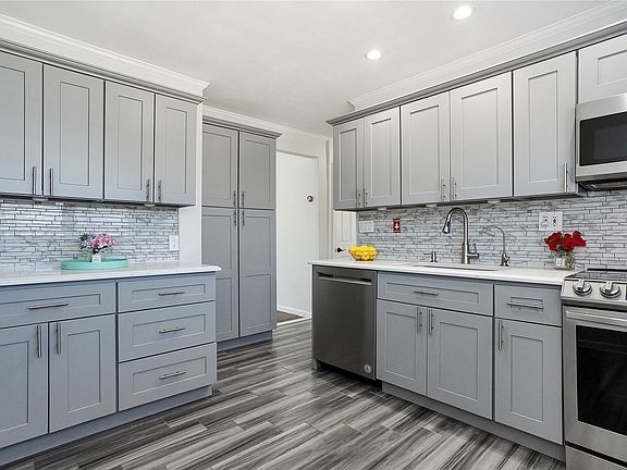 5th image of 39 W Cabot Ln