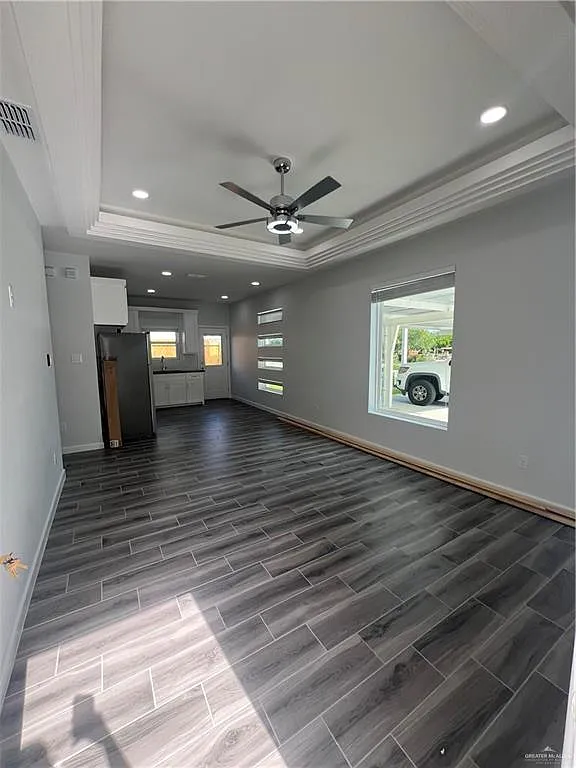 Building Photo - 1909 Elsham Ave #1