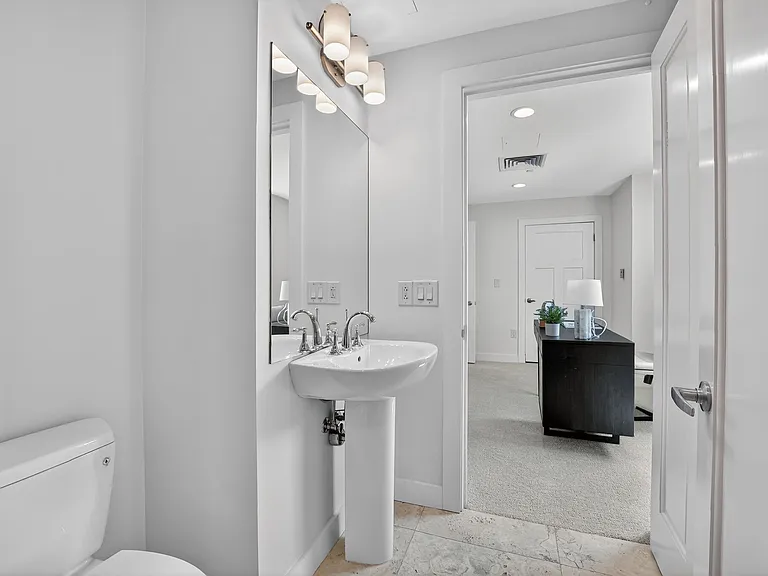 1 Miranova Pl #1840 — Photo 36