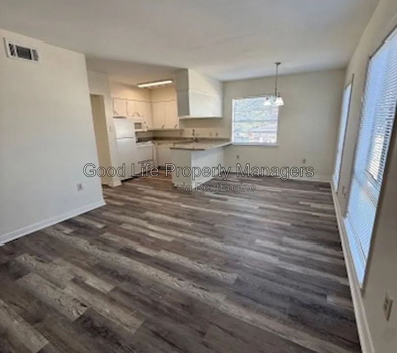 1103 N 15th Ave #206
