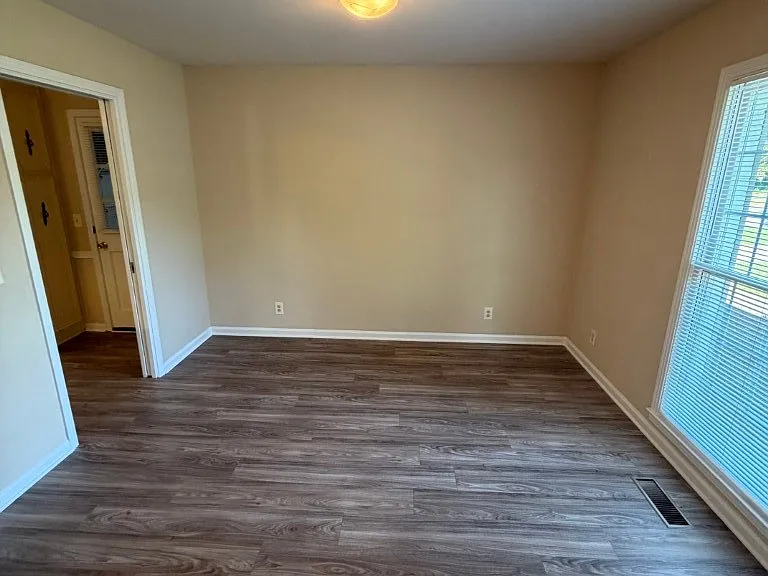 1600 Parklawn Dr — Photo 4