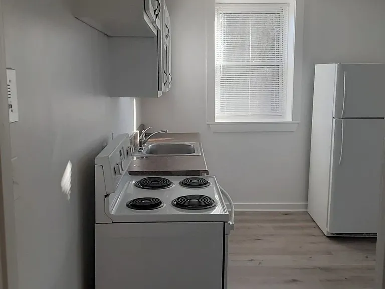 143 Groveland St — Photo 4