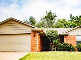 910 Castle Rd, Edmond, OK 73034