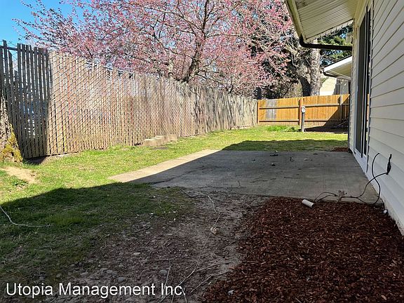 3rd image of 162 NW 15th St #9885335