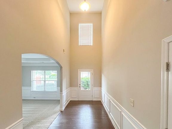 5th image of 1086 Blind Brook Cir