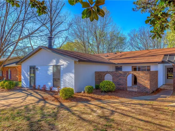 6213 Lycoming Rd, Montgomery, AL 36117