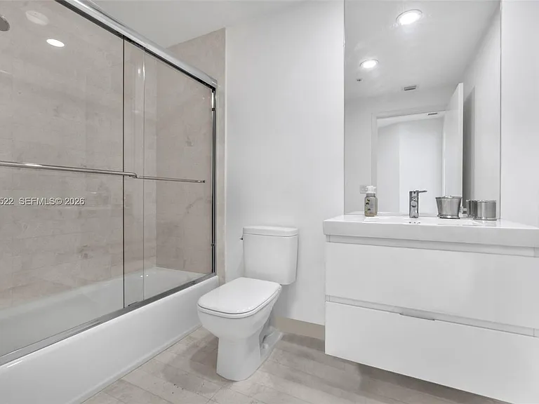 17111 Biscayne Blvd #411 — Photo 32
