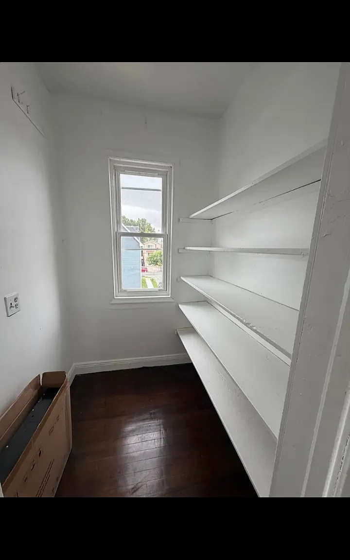 3 bed, $2,300 — Photo 2