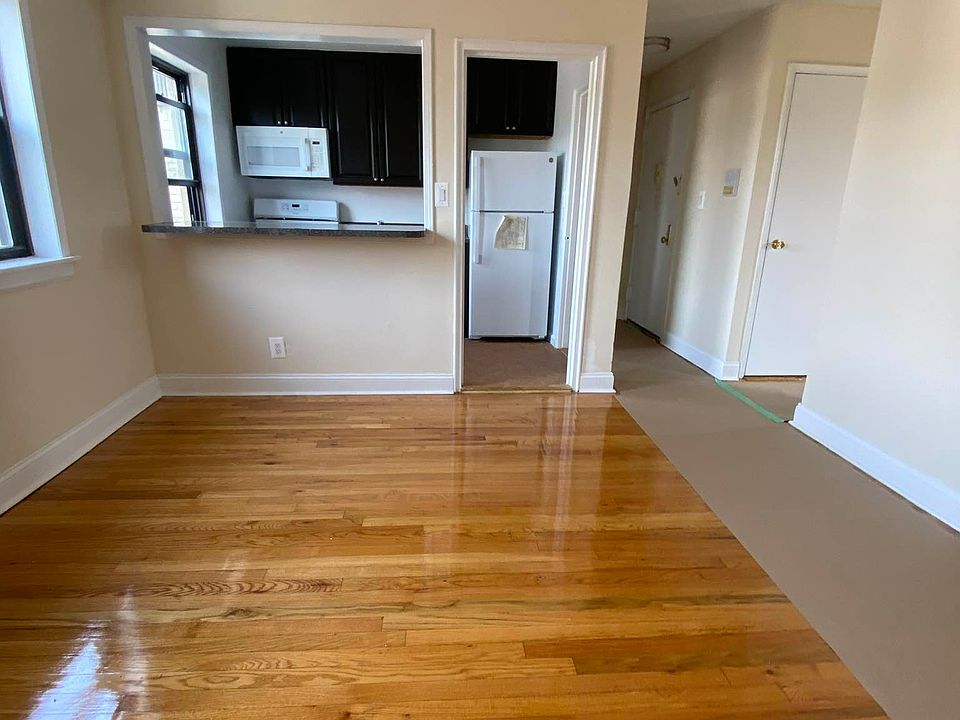 1st image of 28-01 21st Ave #2