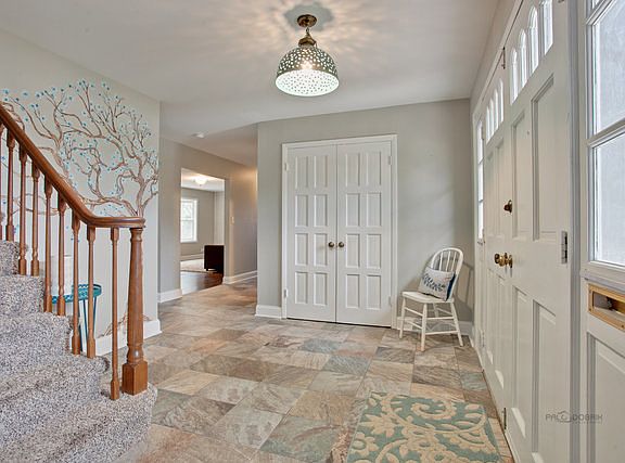 2nd image of 1014 S Gull Ct