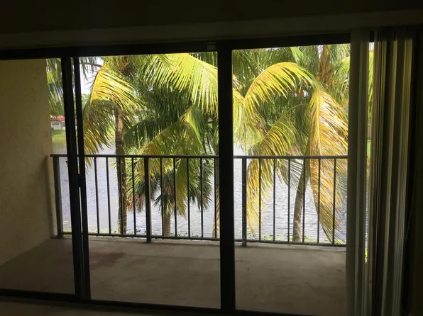 1540 Lake Crystal Dr APT G, West Palm Beach, FL 33411