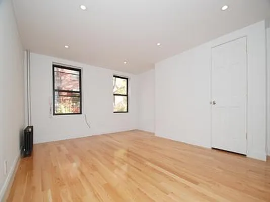 Rented by Buchbinder & Warren | media 6
