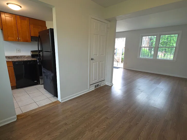 2528 Iverson St — Photo 3