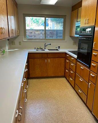 3rd image of 2222 Oberlin St