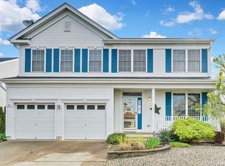 16 Bowsprit Dr, Bayville, NJ 08721