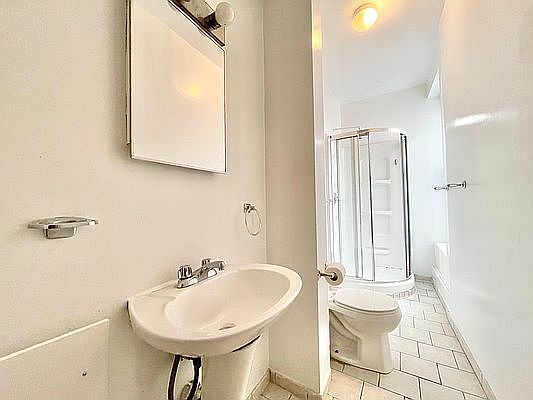 3rd image of 302 E 94th St APT 2D