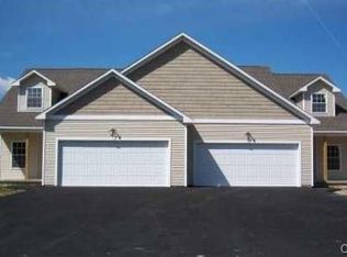 5613 Saint Elmos Dr, Brewerton, NY 13029
