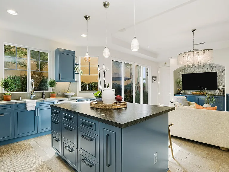 409 N Cedros Ave — Photo 8