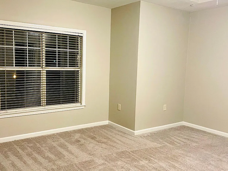 518 Sandringham Dr — Photo 34