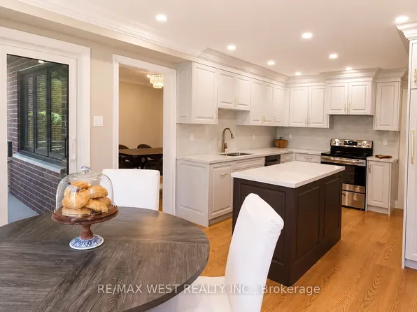 65 Foch Ave, Toronto, ON M8W 3X5