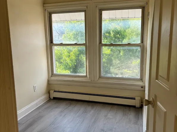 524 E Lincoln Hwy APT 3F, Coatesville, PA 19320