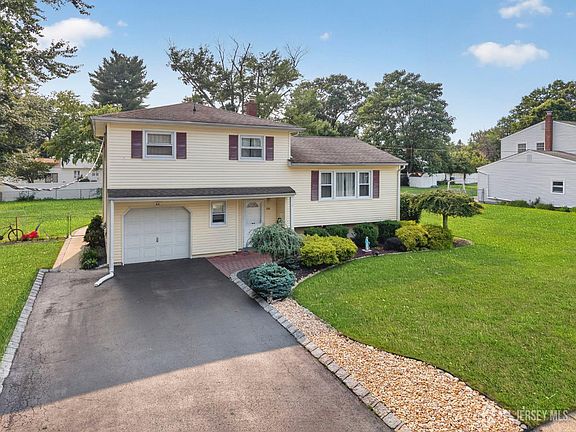 4th image of 66 Janice Dr