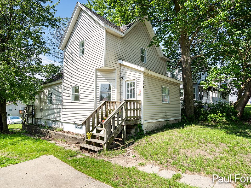 1st image of 924 Hall St SE
