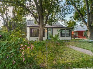 203 W San Antonio Ave, Boerne, TX 78006