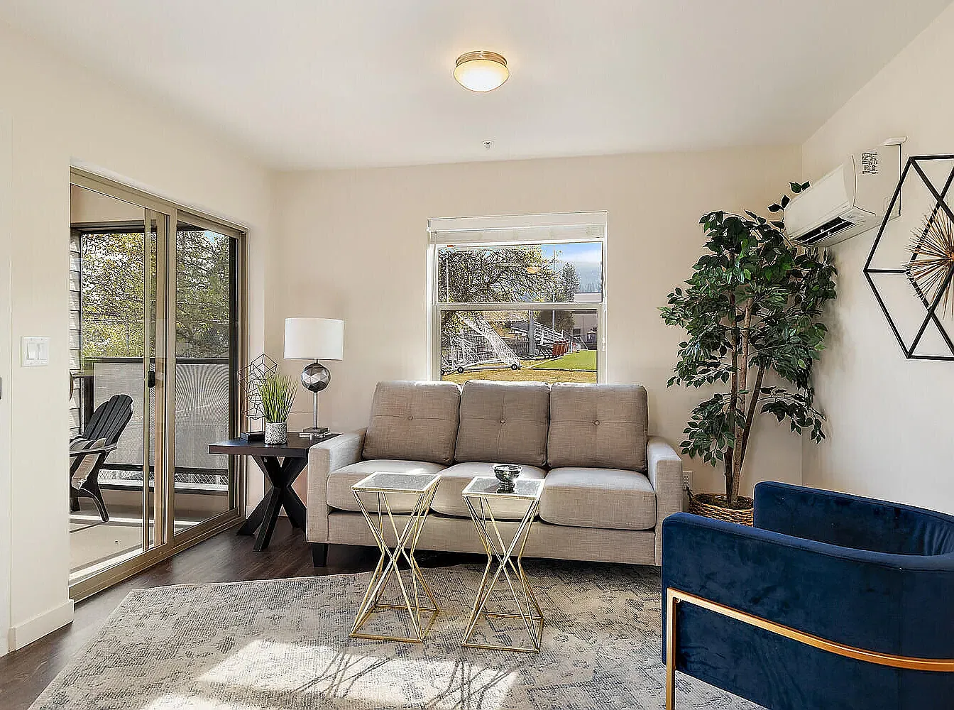 2 bed, 800 sqft, $2,300 — Photo 3