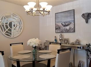 1000 Parkview Dr APT 218, Hallandale, FL 33009